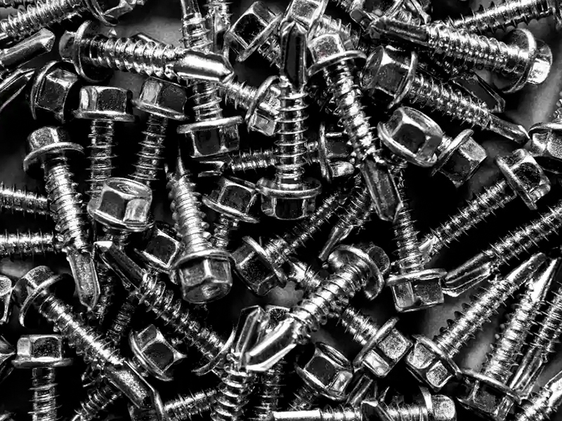 O segredo da fixação rápida: por que usar parafusos autobrocantes?